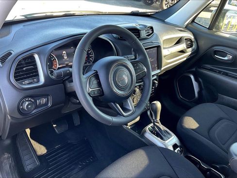 Certified 2022 Jeep Renegade Latitude image 13