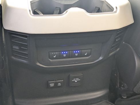 Used 2022 Toyota Tundra Capstone AWD/4WD image 28
