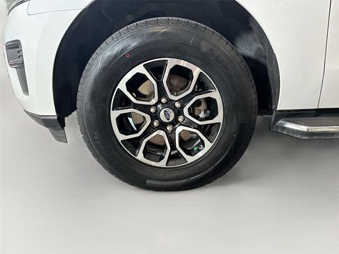 Used 2023 Ford Expedition Max XLT image 30