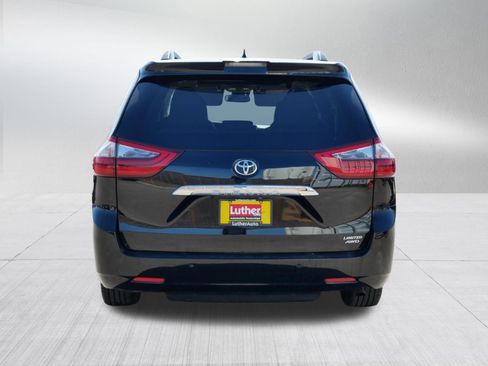 Used 2020 Toyota Sienna Limited Premium AWD/4WD image 6