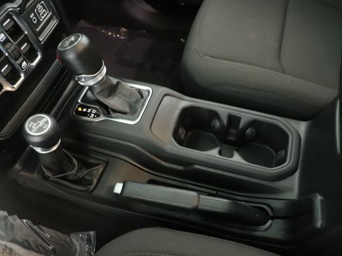 Used 2022 Jeep Wrangler Unlimited Sport image 17