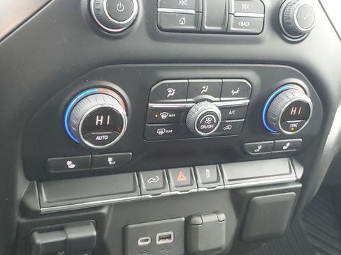 Used 2022 Chevrolet Silverado 2500 LT w/ Convenience Package image 26