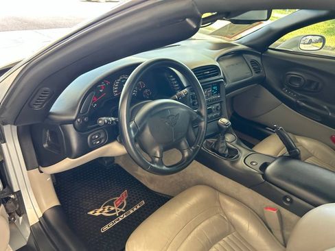 Used 2000 Chevrolet Corvette Coupe w/ Roof Pkg RWD image 7