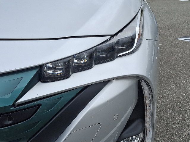 Used 2017 Toyota Prius Prime Advanced w/ Carpet Mat Package FWD image 9