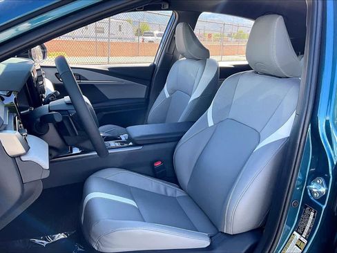 Used 2026 Toyota Camry SE w/ Convenience Package image 9