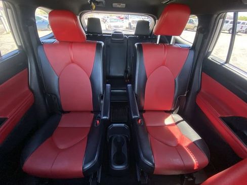 Used 2022 Toyota Highlander XSE AWD/4WD image 23