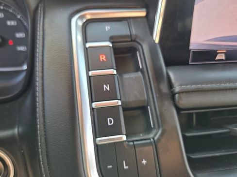 Used 2021 Chevrolet Suburban LT RWD image 31