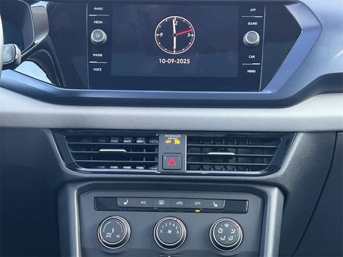 Used 2022 Volkswagen Taos SE image 16