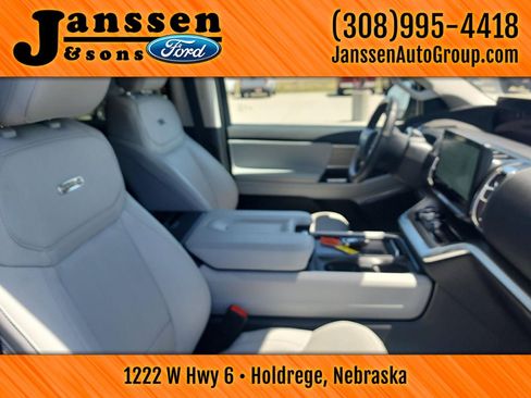 Used 2025 Ford Expedition Platinum w/ Driver's Package AWD/4WD image 7