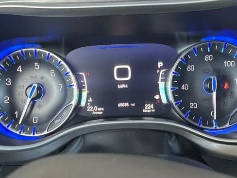 Used 2023 Chrysler Pacifica Touring-L FWD image 36
