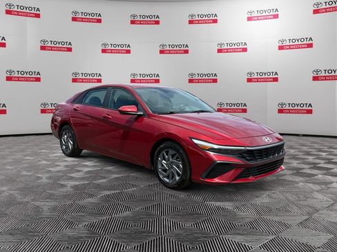 Used 2024 Hyundai Elantra SEL FWD image 3