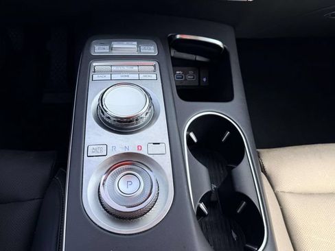 Used 2025 Genesis GV70 2.5T AWD/4WD image 22