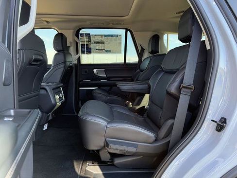 New 2025 Ford Expedition Platinum w/ Driver's Package image 29