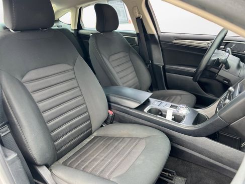 Used 2019 Ford Fusion SE image 9
