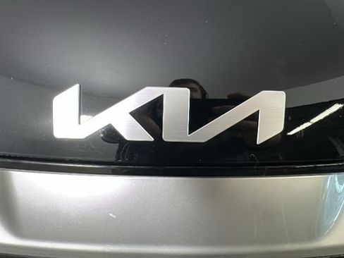 Used 2025 Kia Sportage EX FWD image 8