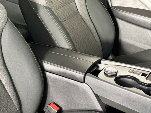 Used 2022 Nissan Rogue SV image 38