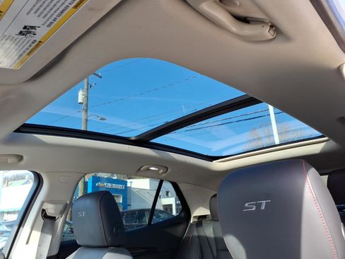 Certified 2023 Buick Envision Essence w/ Sport Touring Package image 15