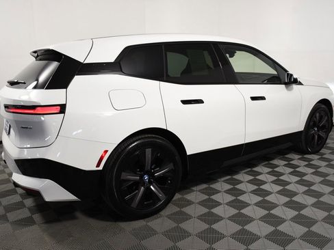 Used 2023 BMW iX xDrive50 w/ Sport Package AWD/4WD image 7
