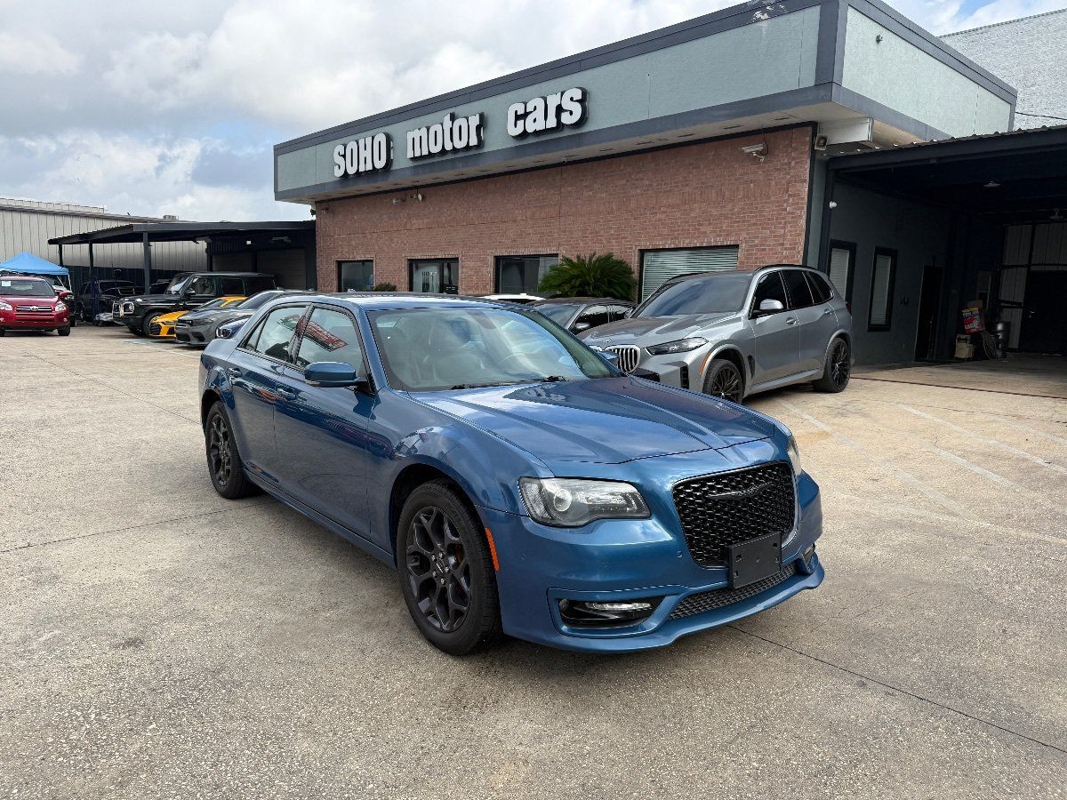 Used 2021 Chrysler 300 Touring L AWD/4WD image 2