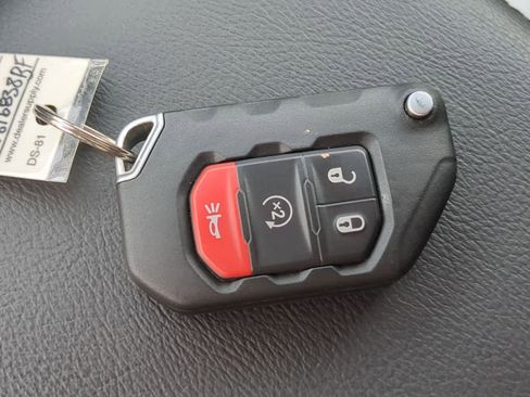 Used 2021 Jeep Wrangler Unlimited Sahara AWD/4WD image 33