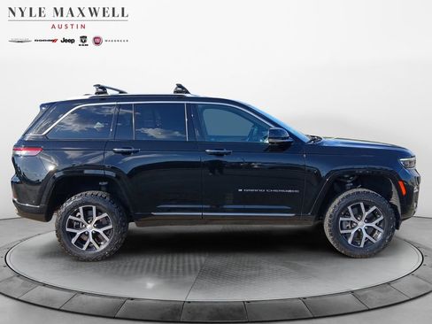 Used 2022 Jeep Grand Cherokee Summit AWD/4WD image 17