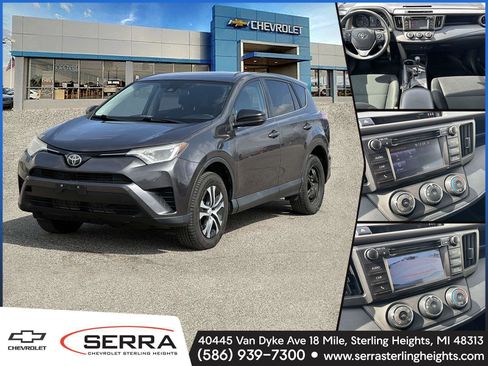 Used 2018 Toyota RAV4 LE image 1