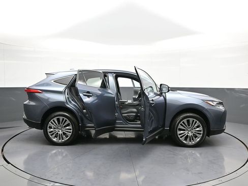 Used 2024 Toyota Venza Limited image 41