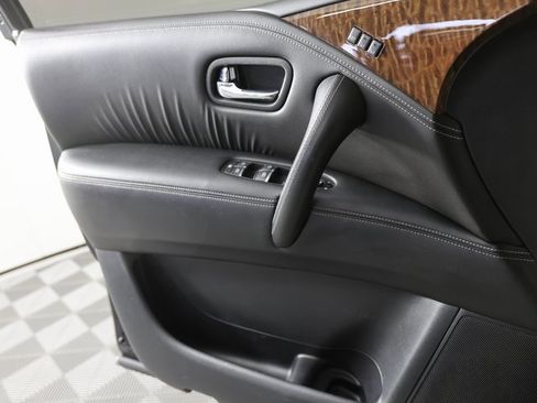 Used 2017 Nissan Armada Platinum w/ Interior Lighting Package image 29