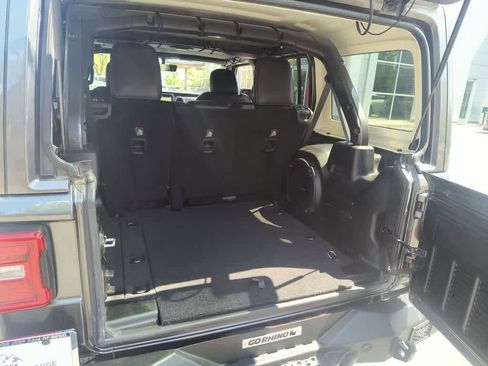 Used 2018 Jeep Wrangler Unlimited Sahara AWD/4WD image 23