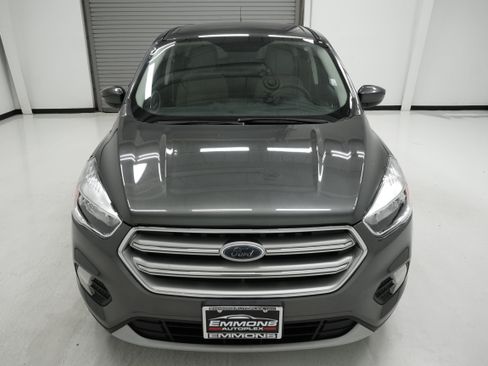 Used 2017 Ford Escape SE FWD image 2