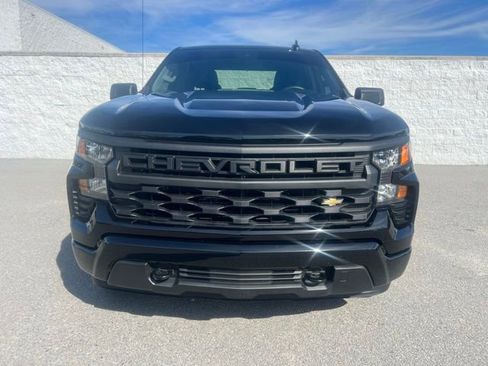 Used 2025 Chevrolet Silverado 1500 Custom image 2