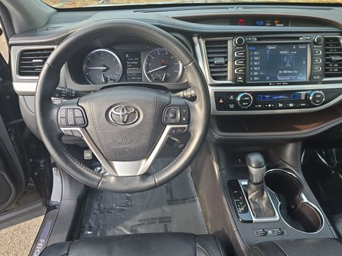 Used 2018 Toyota Highlander Limited image 15