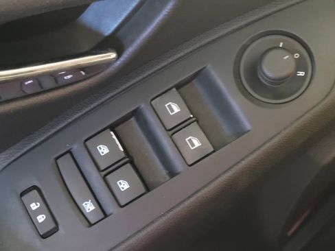 Used 2019 Chevrolet Trax LT w/ LT Convenience Package FWD image 27