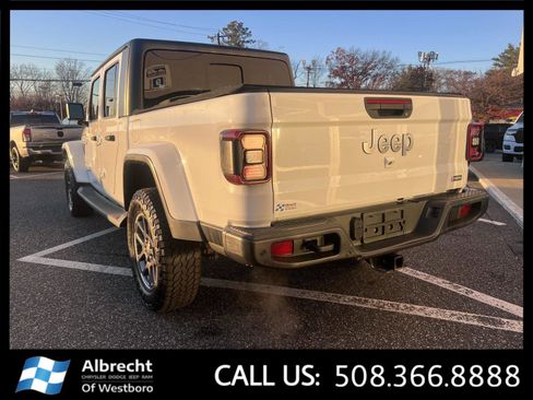 Used 2020 Jeep Gladiator Overland image 3