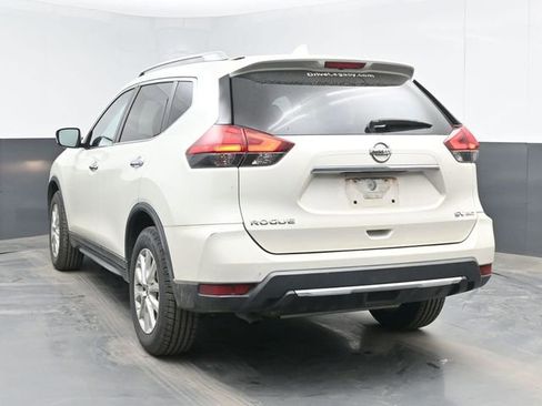 Used 2017 Nissan Rogue SV w/ SV Family Package image 7