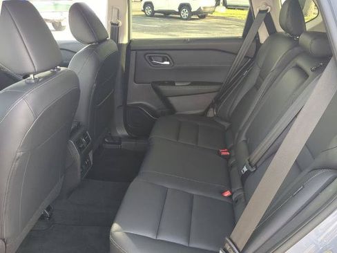 Certified 2025 Nissan Rogue SL w/ Tech Package FWD image 14