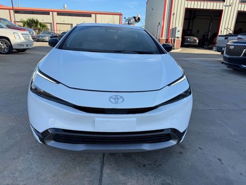 Used 2024 Toyota Prius XLE image 2