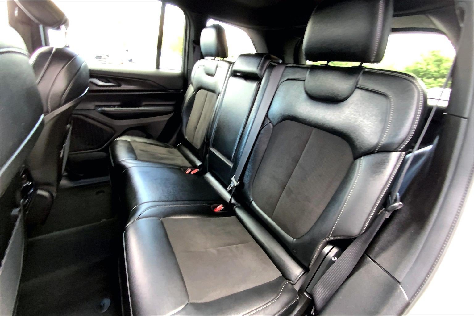 Certified 2024 Jeep Grand Cherokee Altitude AWD/4WD image 19