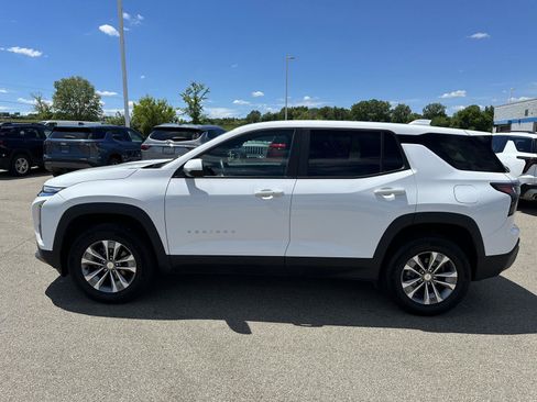 Used 2025 Chevrolet Equinox LT AWD/4WD image 2