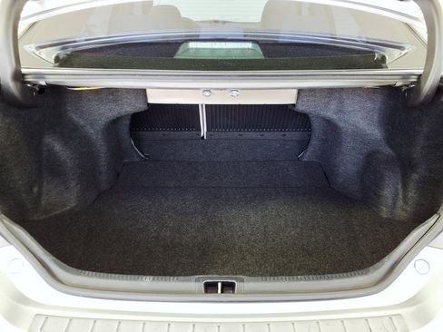 Used 2017 Toyota Camry LE image 11