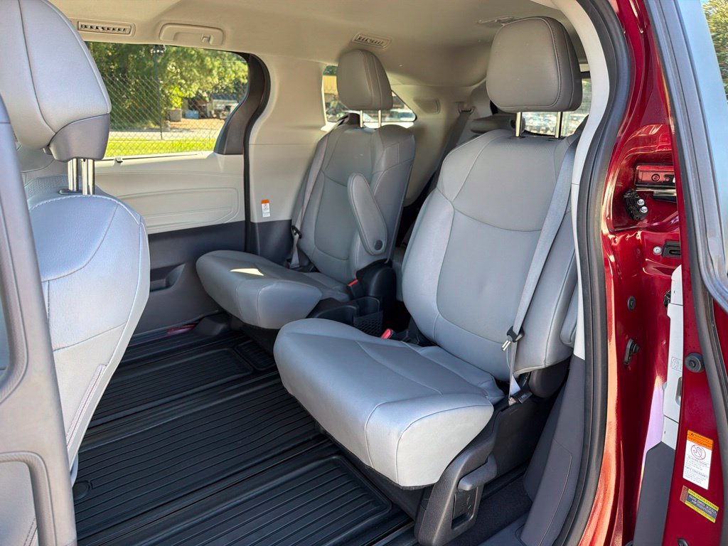 Used 2024 Toyota Sienna XLE w/ XLE Plus Package AWD/4WD image 20