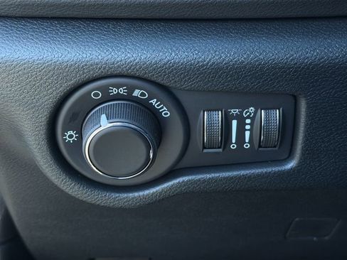 New 2026 Chrysler Voyager LX image 25