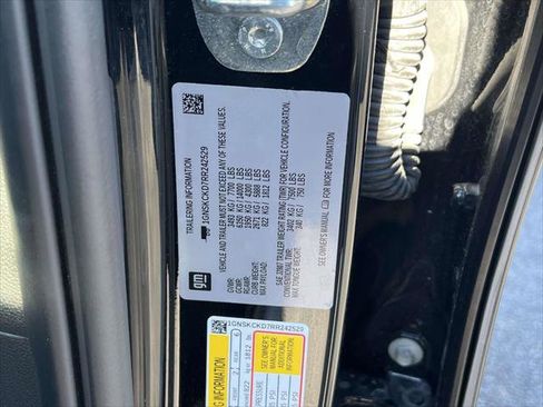 Used 2024 Chevrolet Suburban LT image 18