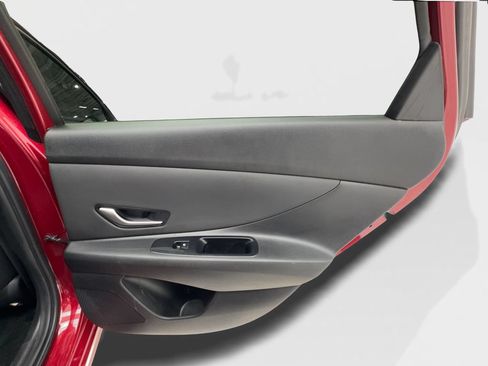 Used 2025 Hyundai Elantra SEL FWD image 30