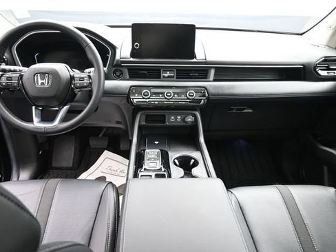 Used 2025 Honda Pilot Touring image 22