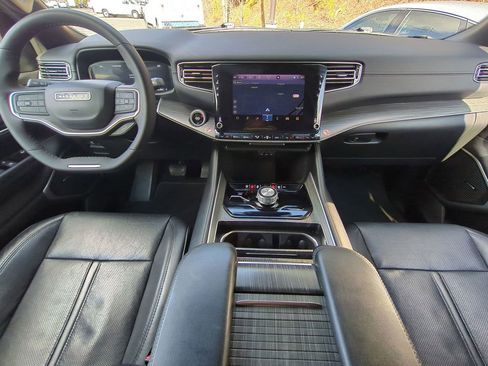 Used 2024 Jeep Wagoneer L Series II w/ Flexible Seating Group image 17