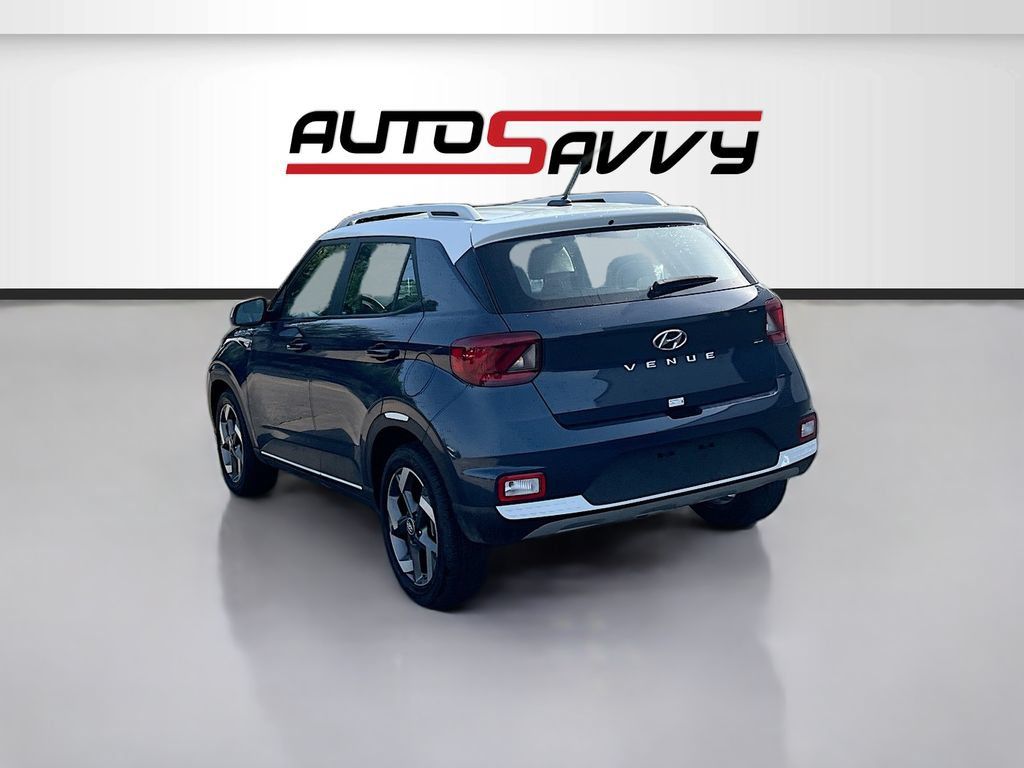Used 2025 Hyundai Venue Limited FWD image 5