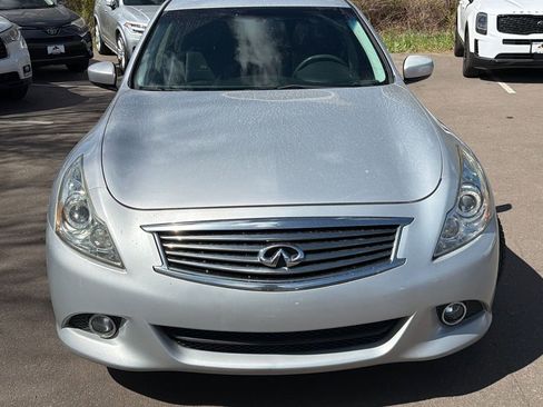 Used 2011 INFINITI G37 w/ Premium Pkg image 2