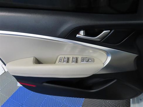 Used 2023 Genesis G70 2.0T image 15