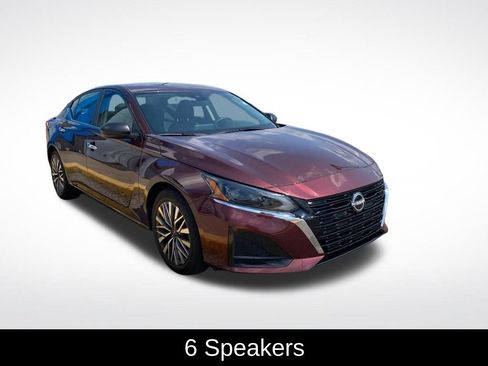 Used 2024 Nissan Altima 2.5 SV FWD image 3